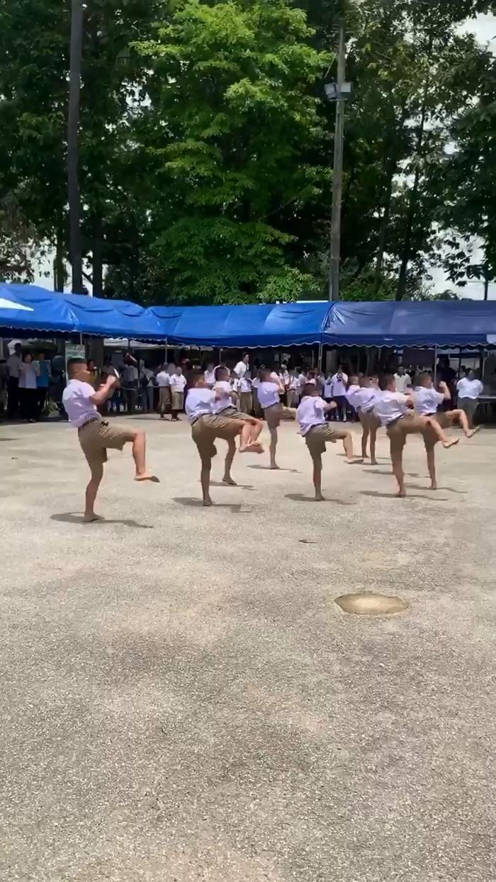 "คีตะมวยไทย" นักเรียนวัดเสาหิน