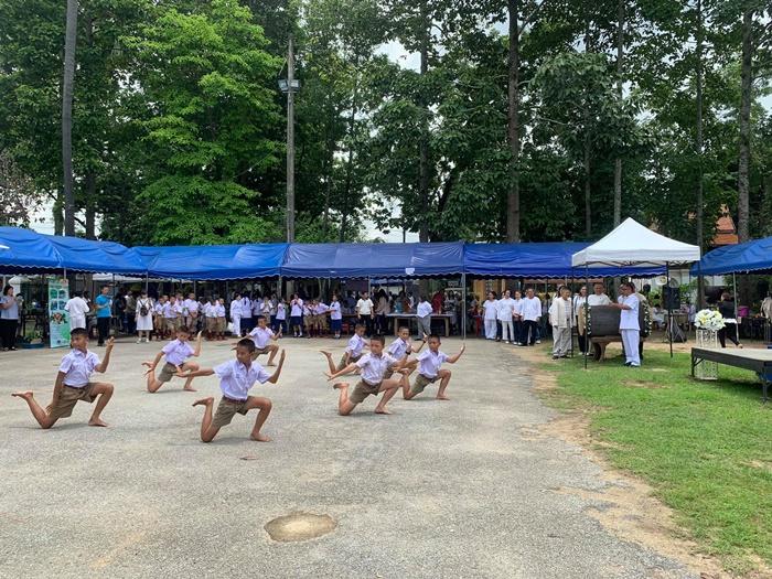 "คีตะมวยไทย" นักเรียนวัดเสาหิน