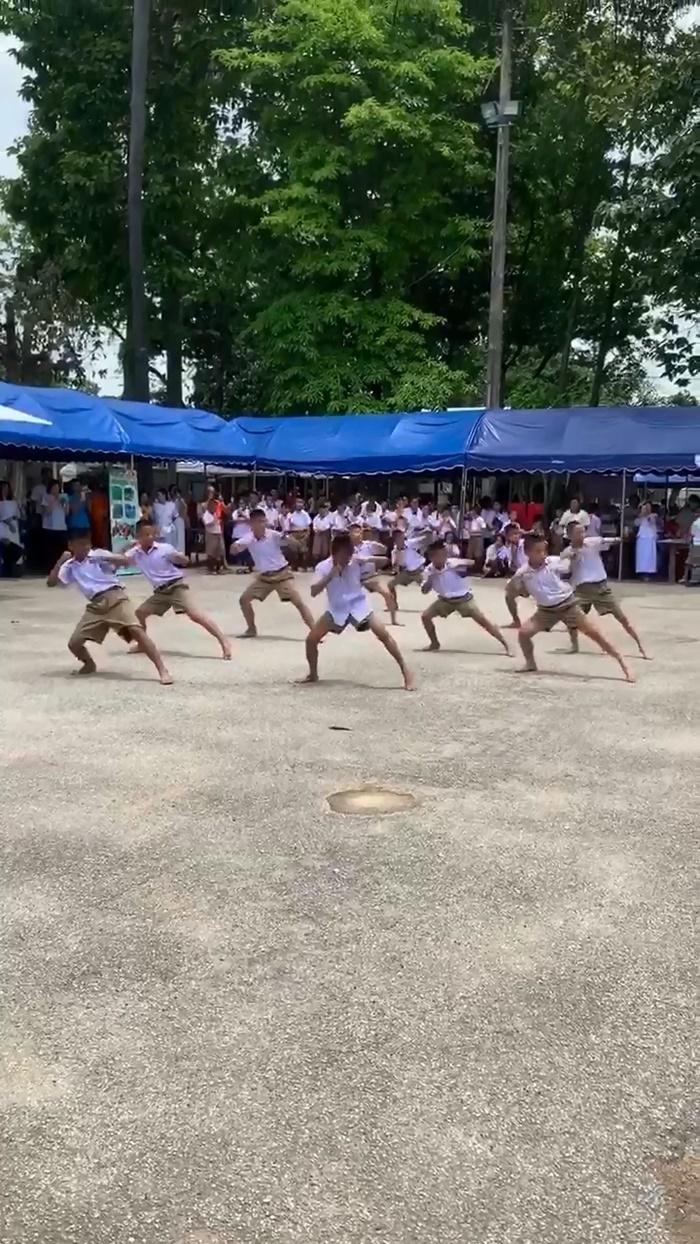 "คีตะมวยไทย" นักเรียนวัดเสาหิน