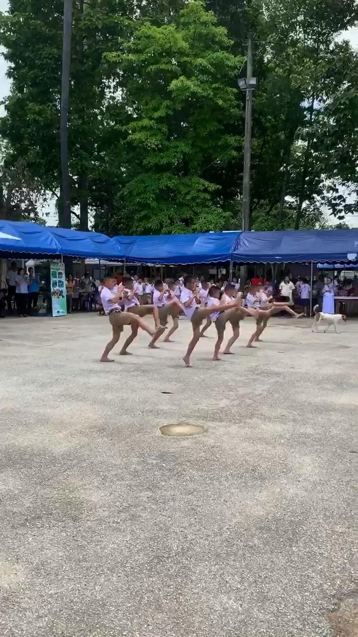 "คีตะมวยไทย" นักเรียนวัดเสาหิน