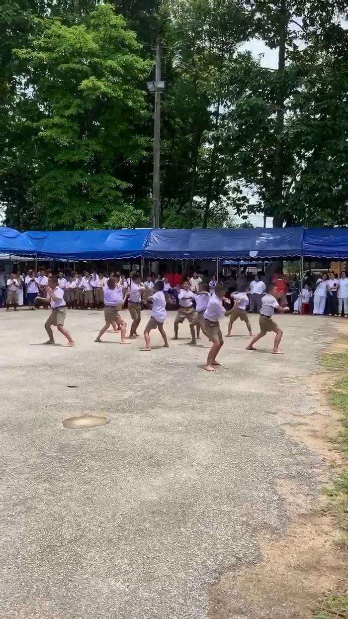 "คีตะมวยไทย" นักเรียนวัดเสาหิน