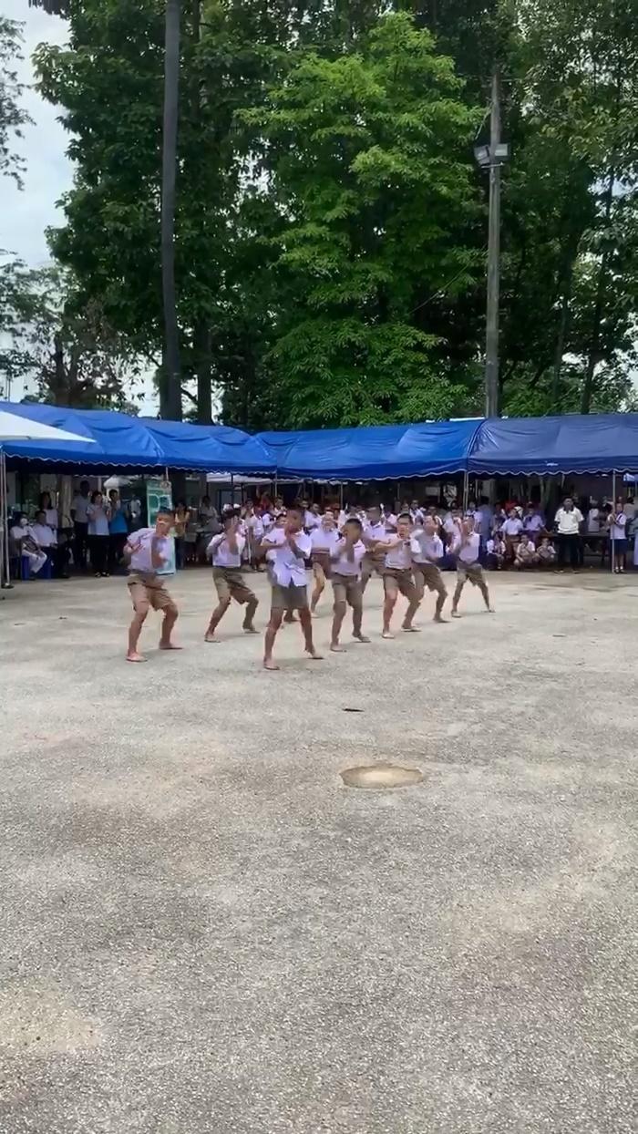 "คีตะมวยไทย" นักเรียนวัดเสาหิน