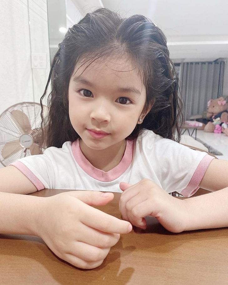 มะลิ พาขวัญ