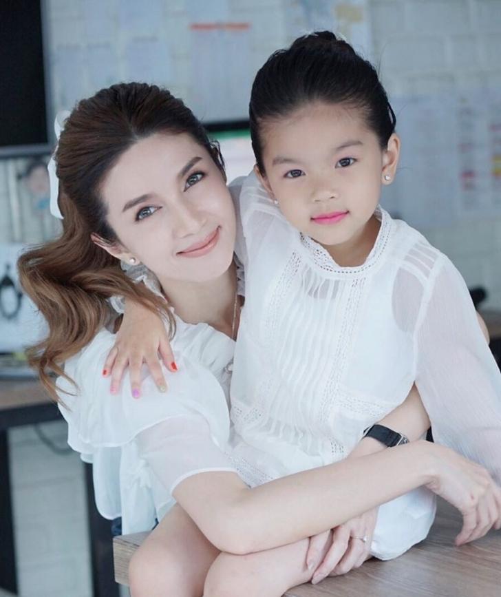 มะลิ พาขวัญ