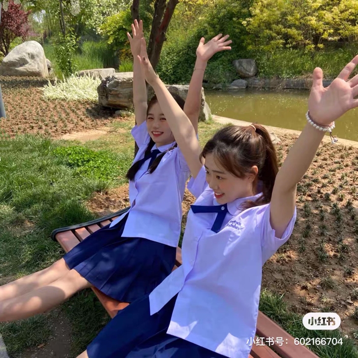 สาวจีนในชุดนักเรียนไทย