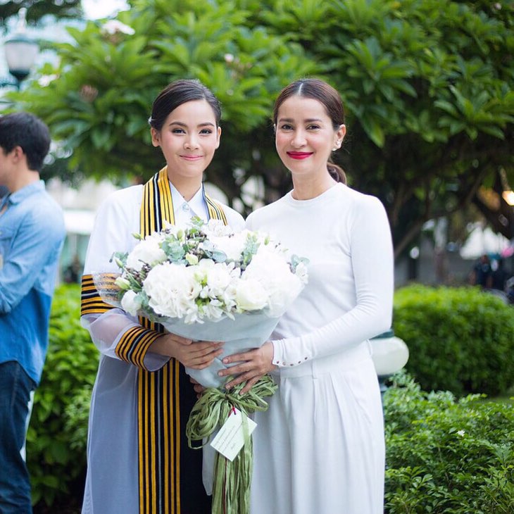 วันรับปริญญา ณเดชน์-ญาญ่า