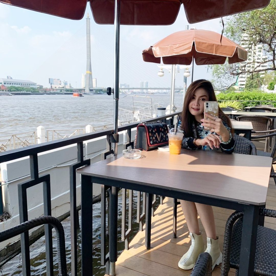 อั้ม นันทิยา