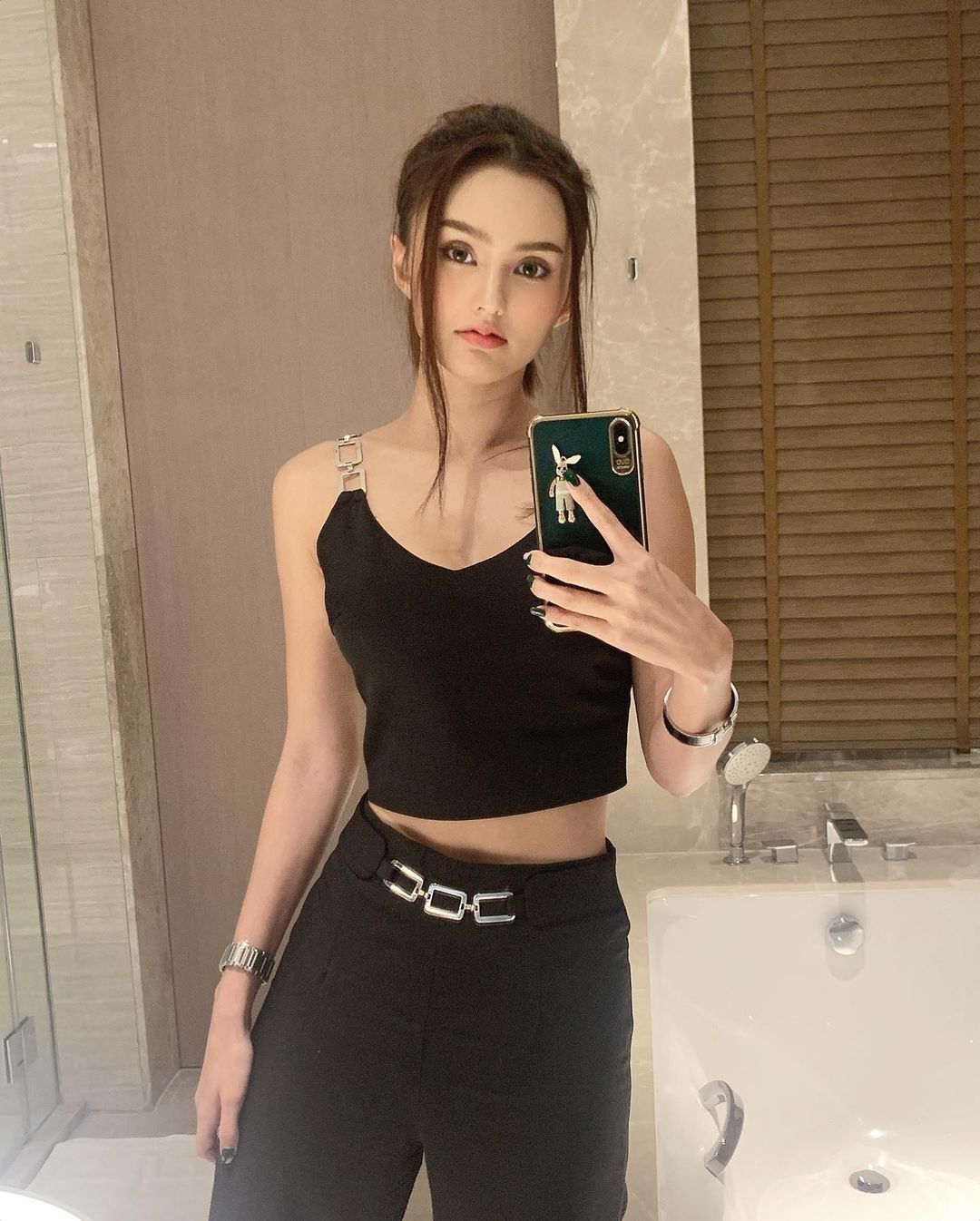 นาย ชนุชตรา