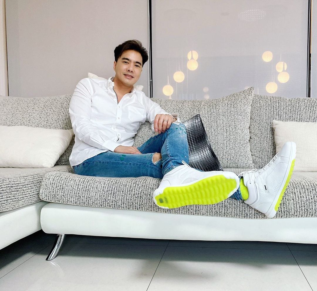 เคลลี่ ธนะพัฒน์