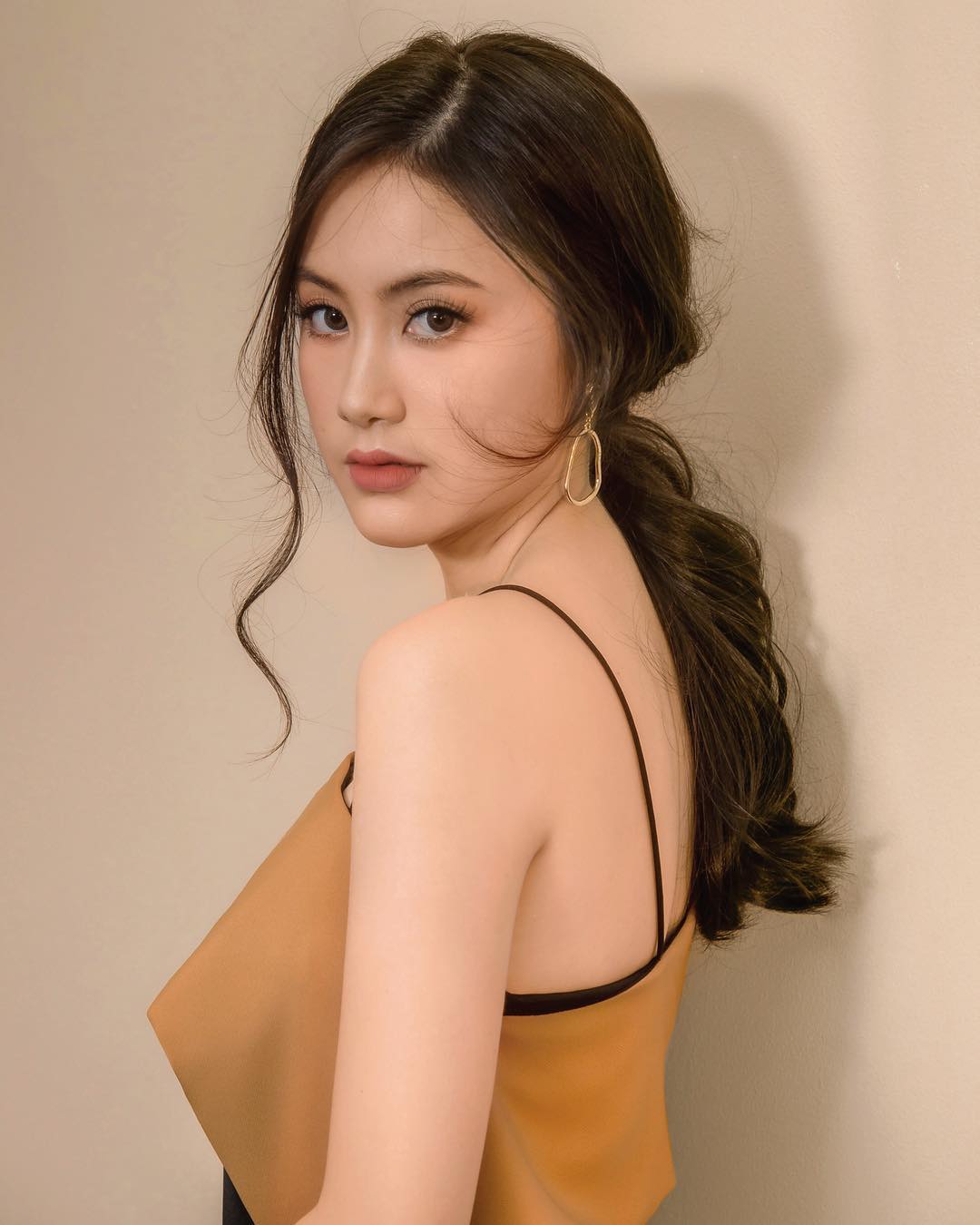 จีจี้ เน็ตไอดอลลาว