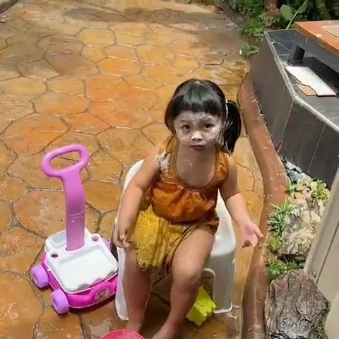 น้องเมญ่า