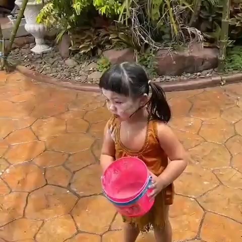 น้องเมญ่า