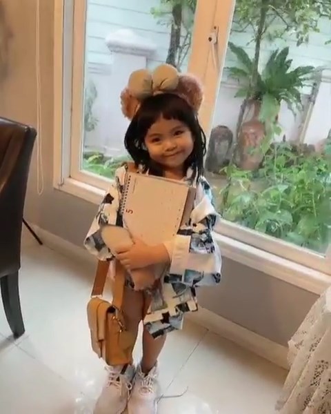 น้องเมญ่า