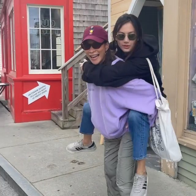 คลอดีน อทิตยา