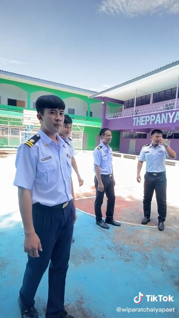 มีกะเทยในหมู่คุณครู