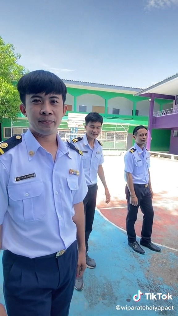 มีกะเทยในหมู่คุณครู