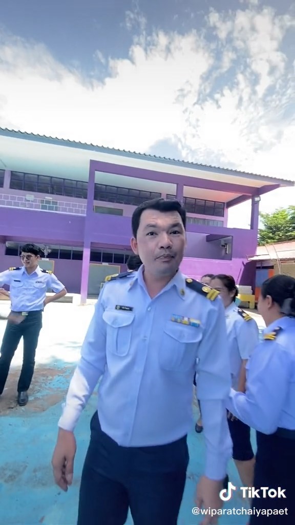 มีกะเทยในหมู่คุณครู