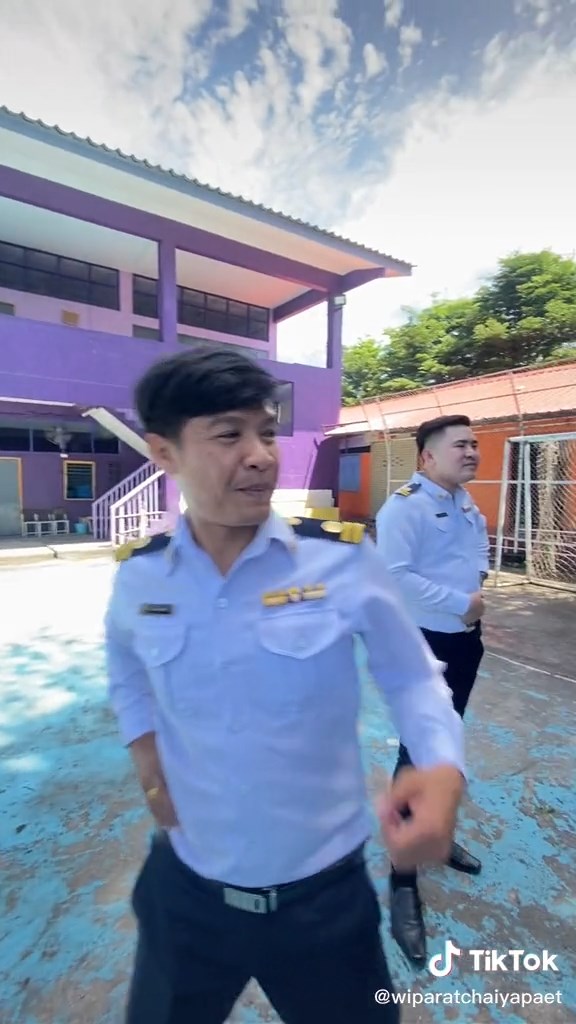 มีกะเทยในหมู่คุณครู