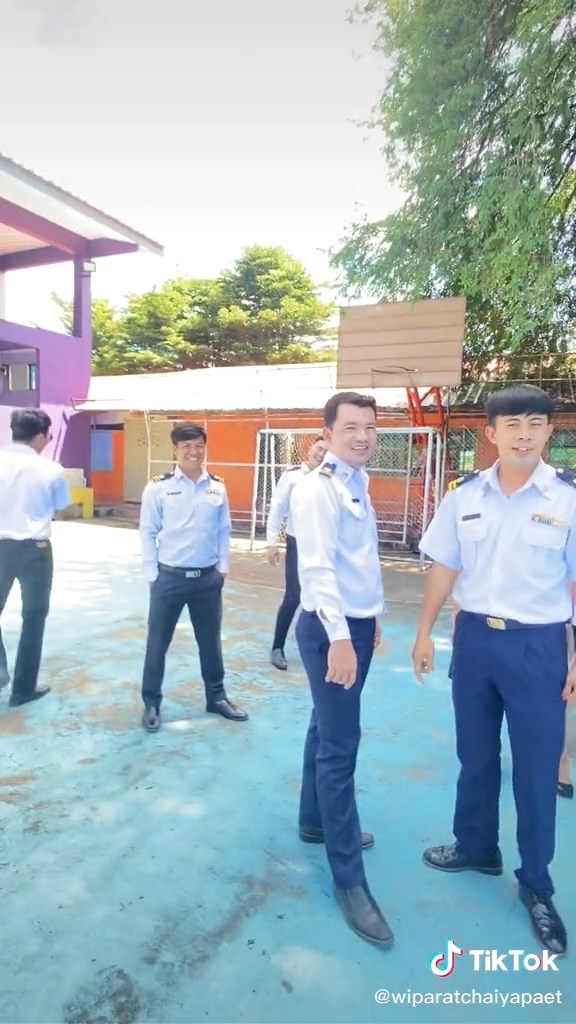 มีกะเทยในหมู่คุณครู