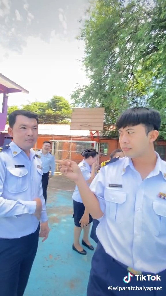 มีกะเทยในหมู่คุณครู