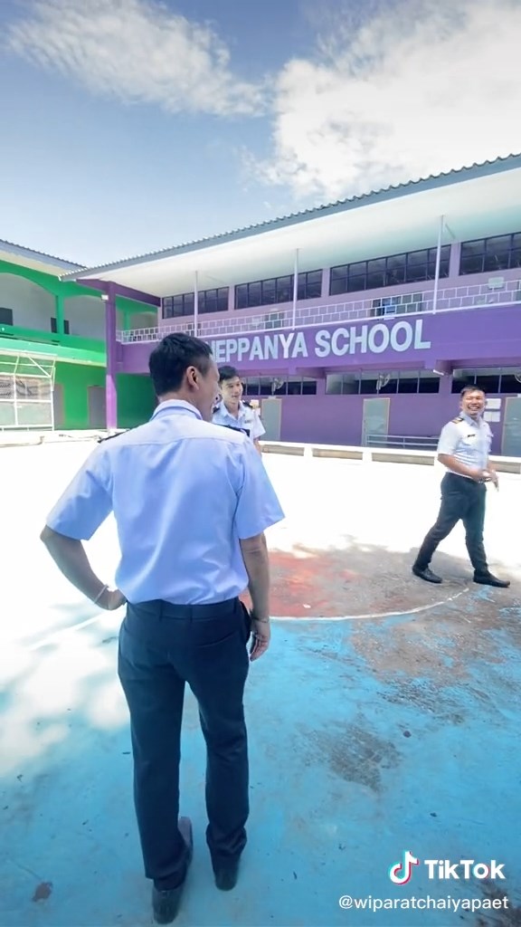 มีกะเทยในหมู่คุณครู