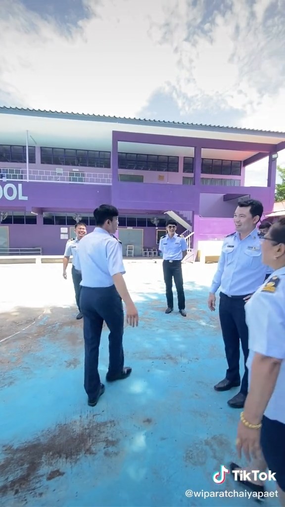 มีกะเทยในหมู่คุณครู