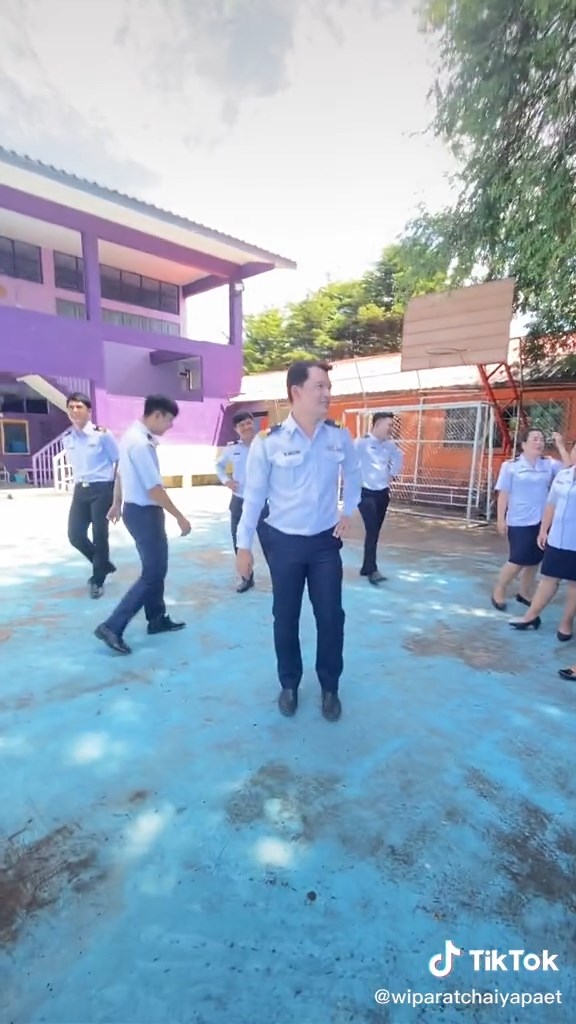 มีกะเทยในหมู่คุณครู