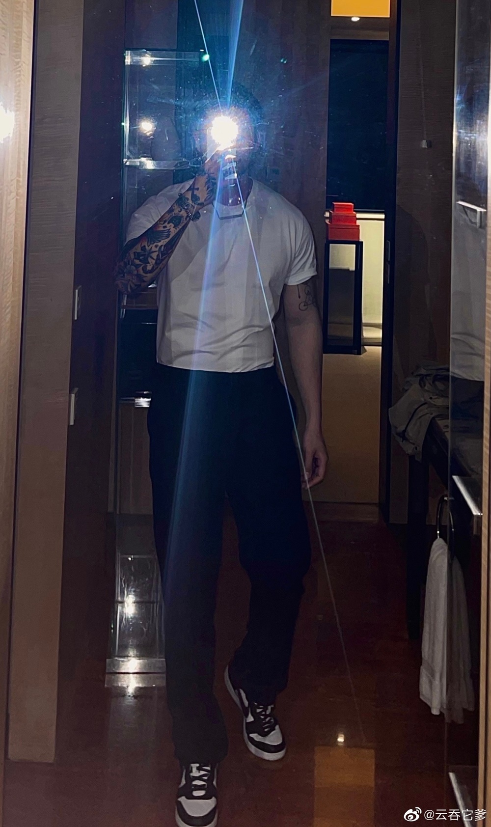 โจวอวิ๋นทุน