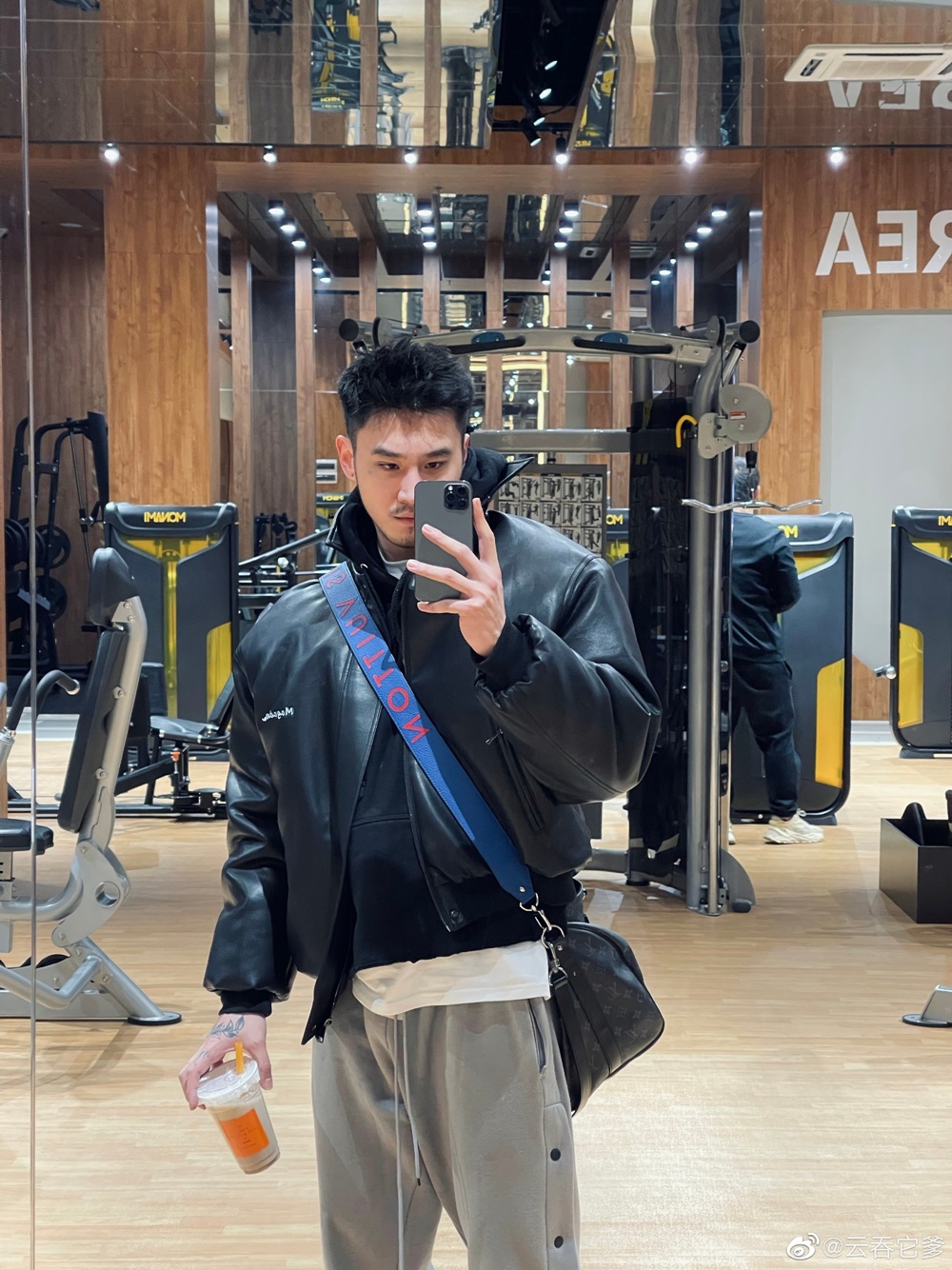 โจวอวิ๋นทุน