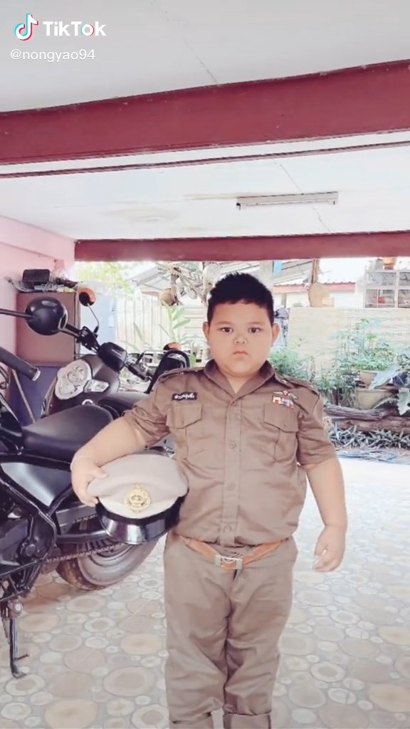 เด็กอยากเป็นทหาร