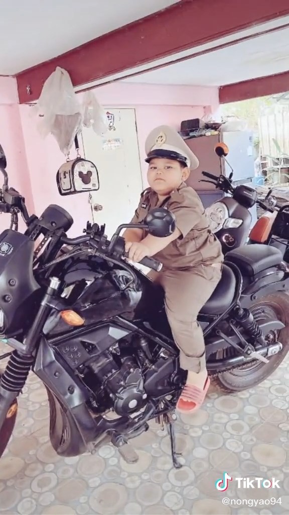 เด็กอยากเป็นทหาร