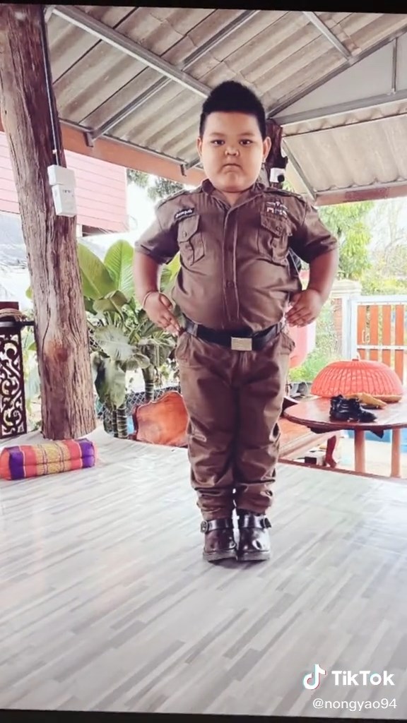 เด็กอยากเป็นทหาร