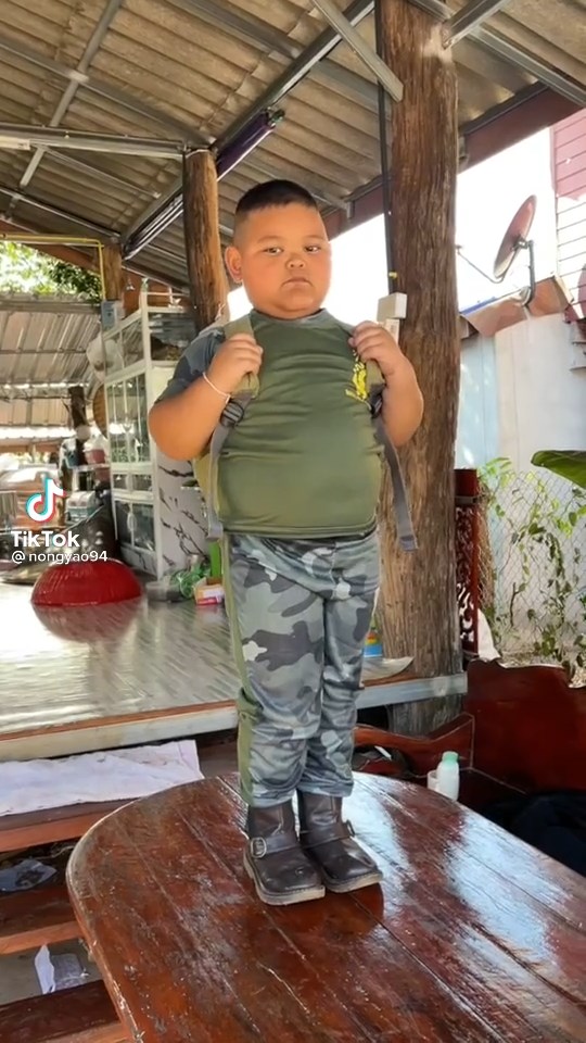 เด็กอยากเป็นทหาร