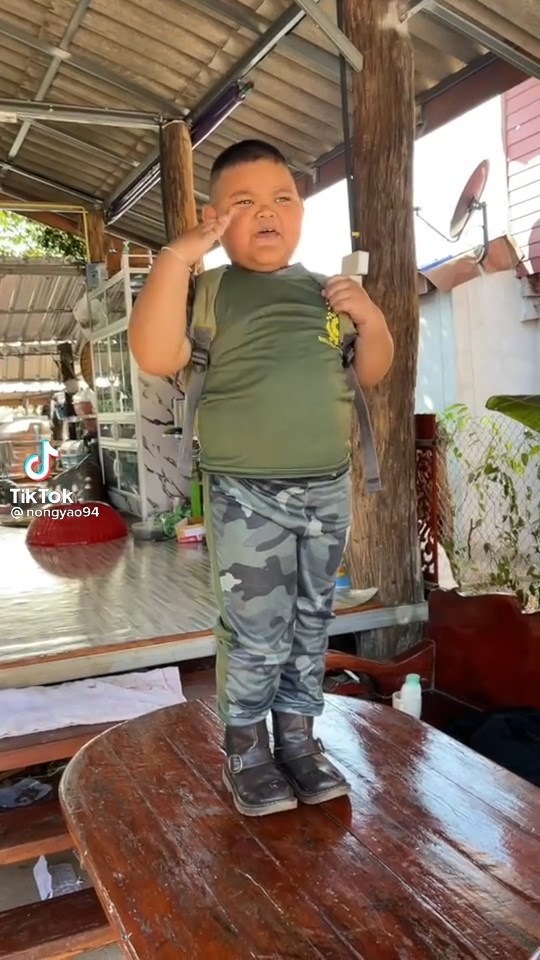 เด็กอยากเป็นทหาร