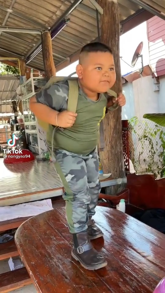 เด็กอยากเป็นทหาร