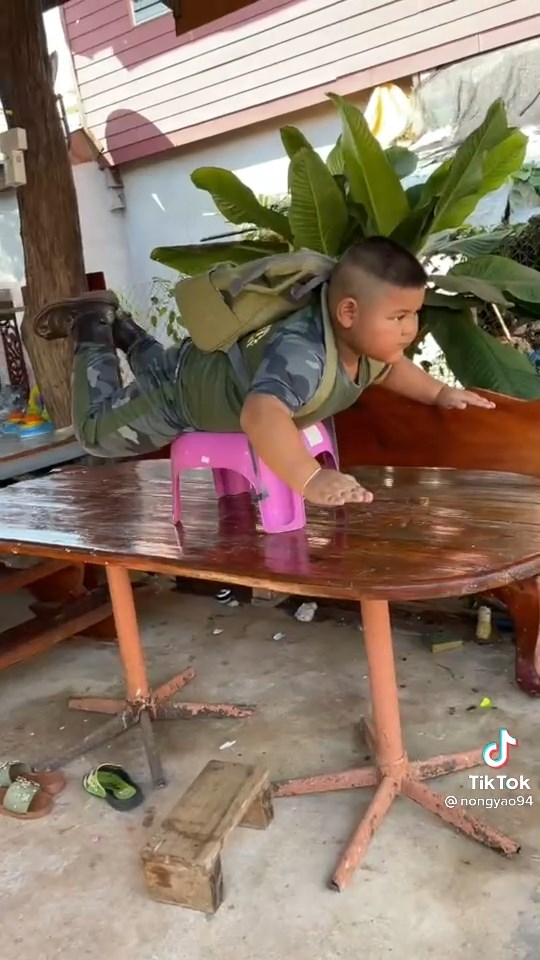 เด็กอยากเป็นทหาร