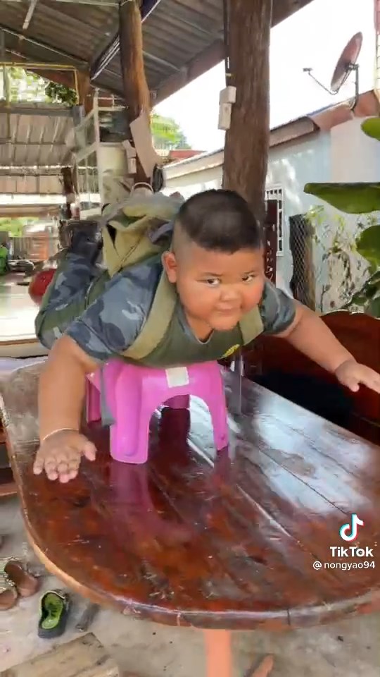 เด็กอยากเป็นทหาร