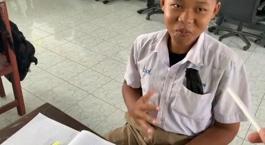 แอบเอาของกินเข้าห้องเรียน
