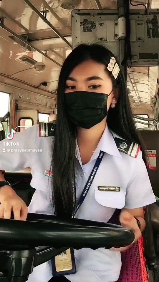 คนขับรถเมล์สวย