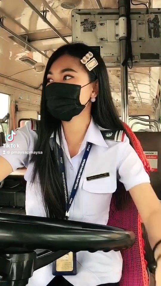 คนขับรถเมล์สวย