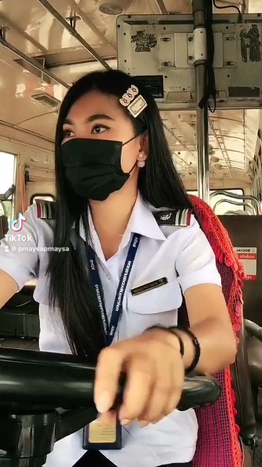 คนขับรถเมล์สวย