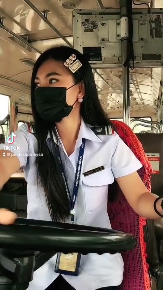 คนขับรถเมล์สวย