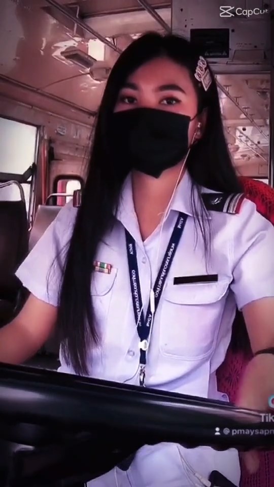 คนขับรถเมล์สวย