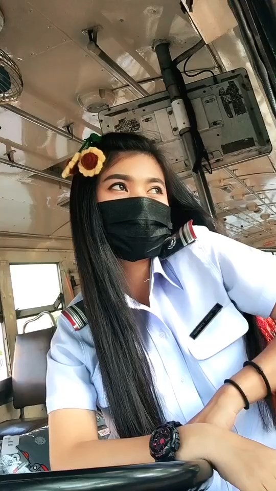 คนขับรถเมล์สวย