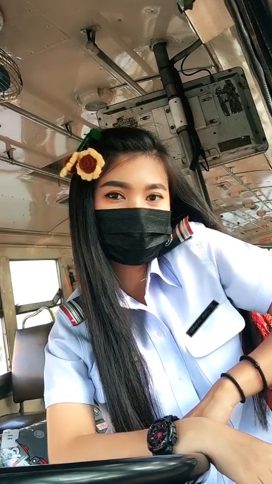 คนขับรถเมล์สวย