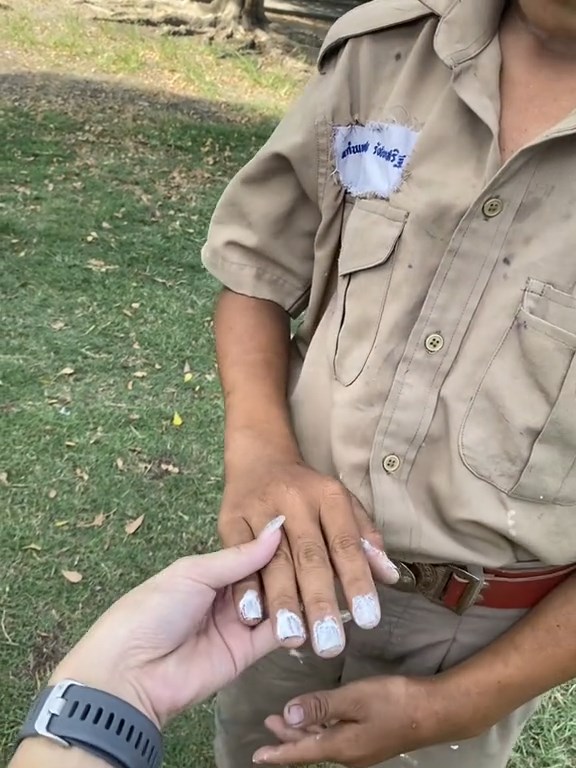 ทาเล็บแบบครู