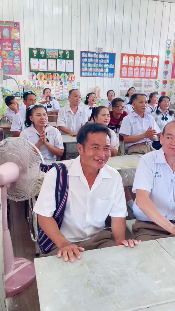 นักเรียนรุ่นใหญ่