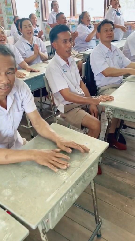 นักเรียนรุ่นใหญ่