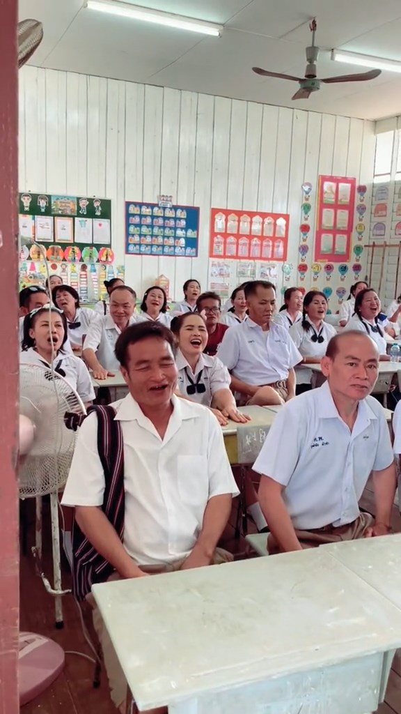 นักเรียนรุ่นใหญ่