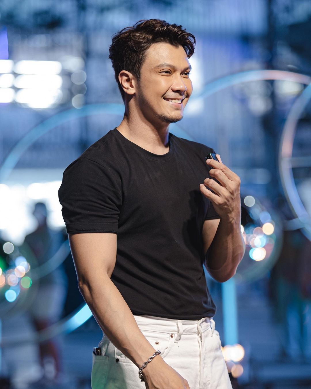 หนุ่ม กะลา